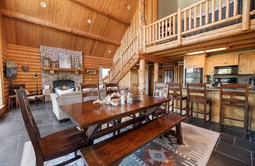 Boulder Bay Cabin | Lakeview Lodge - Across the street from the lake, Log Cabin, Arcade Game ,Lake Views ,NatlForest