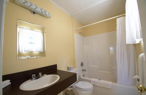 Green Gables House | Lakeview Lodge and Cottages