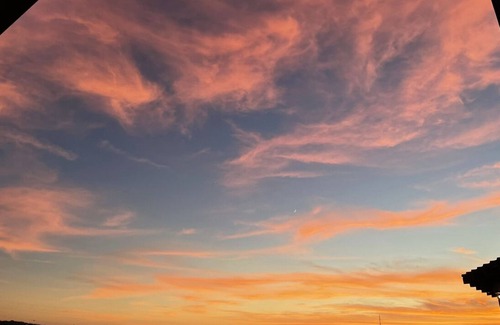 Marble Falls Cabin | Lakeview Log Cabin- Romantic Couples Retreat-Stunning Views