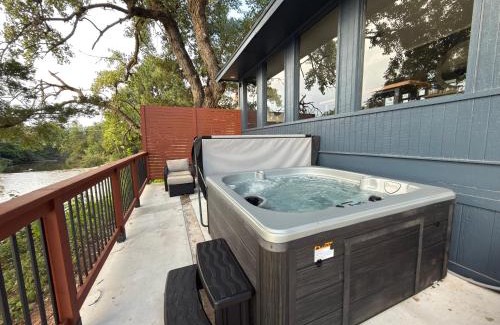 Warr Acres House | Lakeview Lounge Group-friendly Near Hefner #lw
