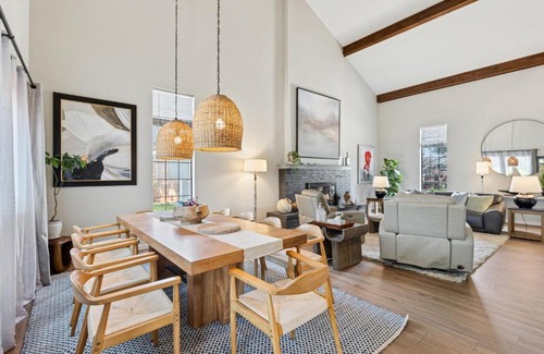 Warr Acres House | Lakeview Lounge Group-friendly Near Hefner #lw
