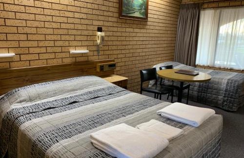 Yarrawonga Hotel | Lakeview Motel