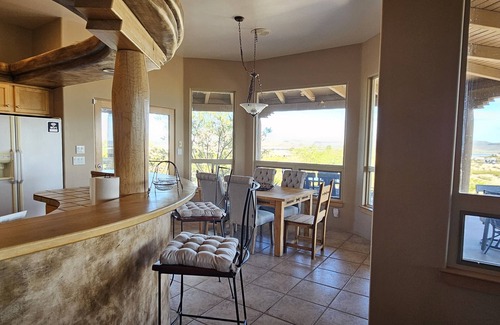 Truth or Consequences House | Lakeview Oasis; Your Home away from Homenn