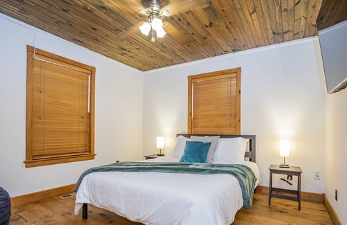 Springdale Cabin | LakeView on Raymond
