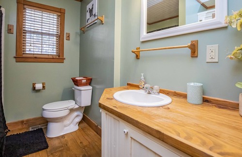 Springdale Cabin | LakeView on Raymond