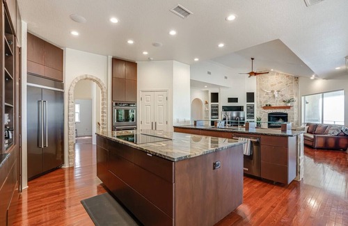 Canyon Lake House | Lakeview Paradise: 7Kings, Hot Tub, Pool & Jacuzzi