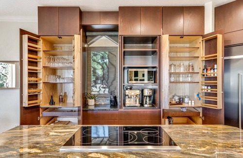 Canyon Lake House | Lakeview Paradise: 7Kings, Hot Tub, Pool & Jacuzzi
