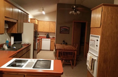 Wild Oak Cabin | Lakeview Pet-Friendly Cabin on 6 Acres With 165ft of Shoreline