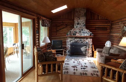 Wild Oak Cabin | Lakeview Pet-Friendly Cabin on 6 Acres With 165ft of Shoreline