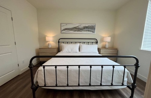 Sparks House | Lakeview Retreat: Golf, Fish, & Explore the Trails