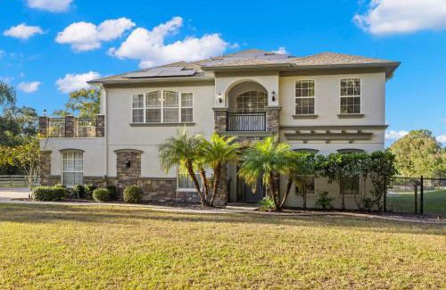 Port Richey House | Lakeview Retreat: Perfect for Events or just relax