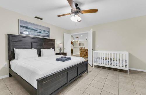 Country Oaks House | Lakeview Retreat with Pool Games, Chill Vibes