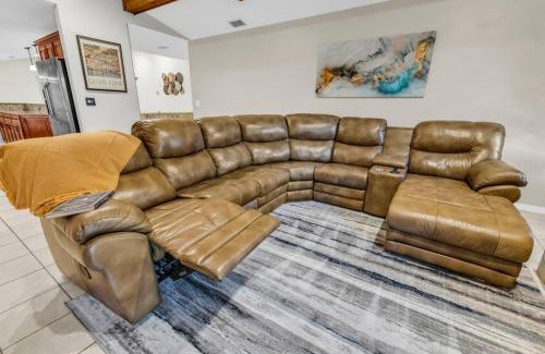 Country Oaks House | Lakeview Retreat with Pool Games, Chill Vibes