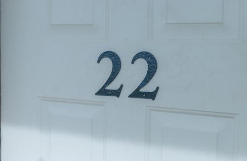 Mead House | Lakeview Room 2 Queens - 22