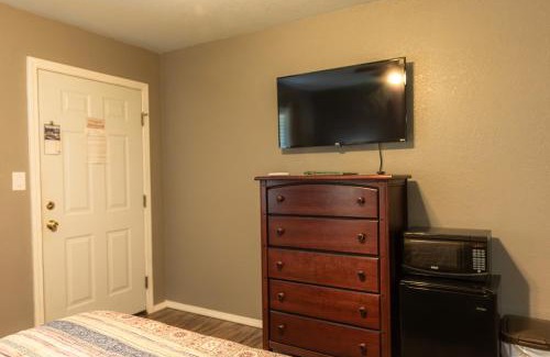 Mead House | Lakeview Room 2 Queens - 22