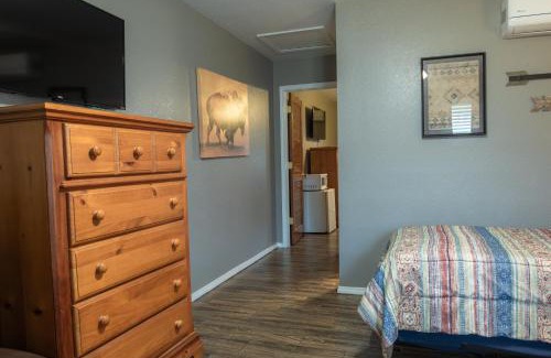 Mead House | Lakeview Room Twin Beds - 21