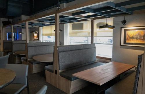 Winnipeg Hotel | Lakeview Signature, Trademark Collection by Wyndham