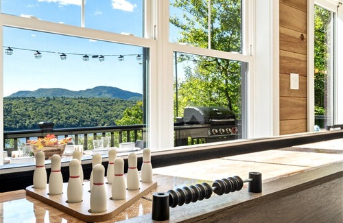 Bryant Pond House | Lakeview & Ski -HotTub!FirePit! Theatre! & CloseToSki! Dog Friendly! Sleeps 12
