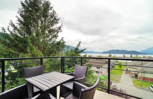 Harrison Hot Springs Apartment | Lakeview Splendor- 7BR Penthouse Bliss Combo unit