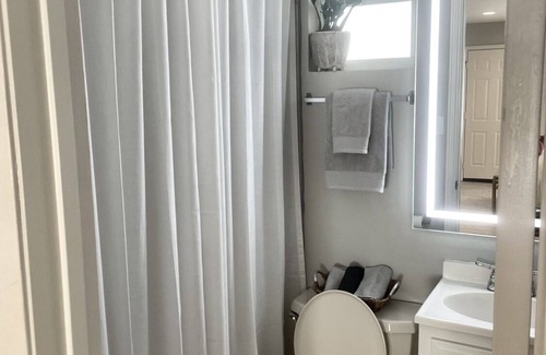 Athens Apartment | Lakeview Studio w/Free WIFI &Parking