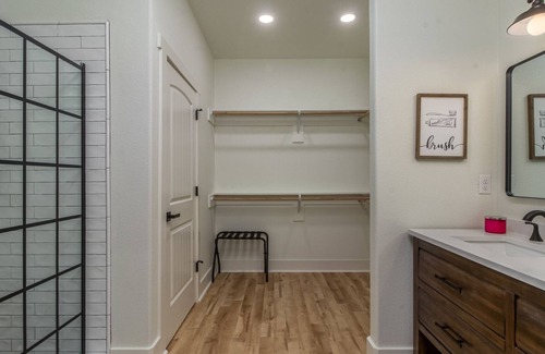 Durant House | Lakeview sunsets and 10 miles from Choctaw Casino!