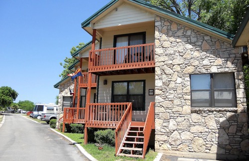 Kingsland Condo | *LakeViewCondo! Boat Slip Included! Steps2Lake*
