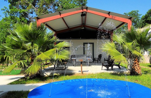 Kingsland Condo | *LakeViewCondo! Boat Slip Included! Steps2Lake*