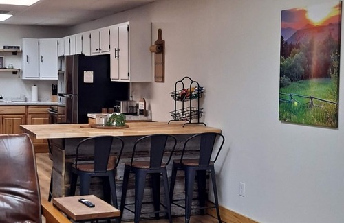 Sullivan House | LakeWay II- 4 min from US-41 and Lake Sullivan
