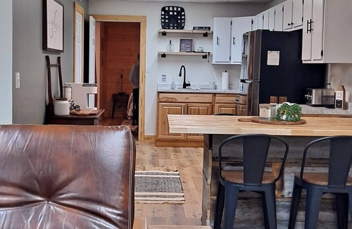 Sullivan House | LakeWay II- 4 min from US-41 and Lake Sullivan