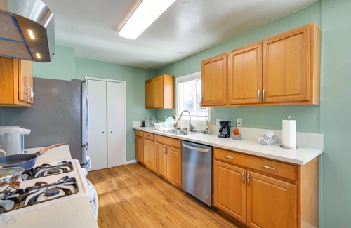 Harbor House | Lakewood Home ~ 5 Mi to Knott’s Berry Farm!