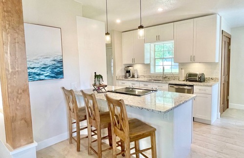 Maitland House | Lakewood Luxury 3/2 Home with Sunroom plus Fenced Yard and Covered Patio