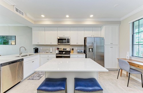 Lakewood Ranch Condo | Lakewood National Stunning1st. floor condo with lake & golf course views