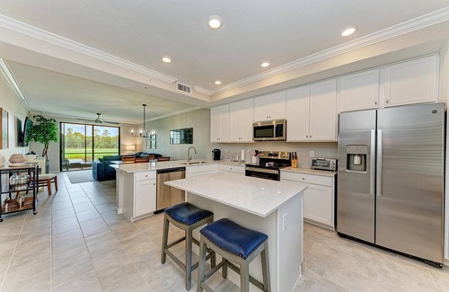 Lakewood Ranch Condo | Lakewood National Stunning1st. floor condo with lake & golf course views
