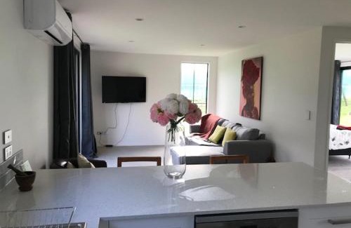Karapiro House | Lakin' it easy Cottage