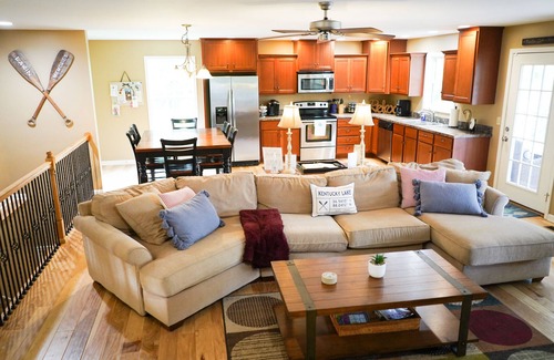 Gilbertsville House | Lakin' Memories- Large Waterfront Home on KY Lake Perfect for Family Gatherings