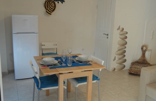 Rantatika Apartment | Lakkos Studio with Pool close to Lakka