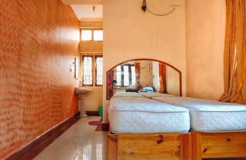 Hampi Bed & Breakfast | Lakshmi Heritage Tourist Home