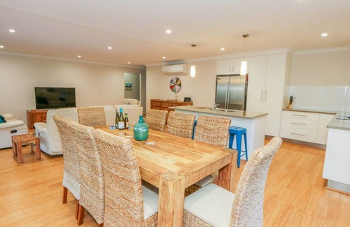 Agnes Water House | LALAPANZI holiday house - boat parking, pet friendly, on the beach