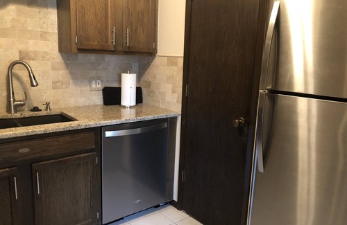 Independence Apartment | LaLa’s Llama, Truman Heritage District, Independence Square