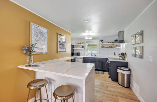 Green Bay House | Lambeau’s Backyard Bungalow Two
