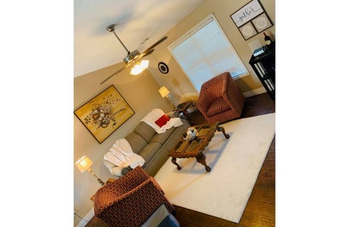 Sikeston House | Lambert’s Homestead. Very Cozy & Clean 5 bed home.