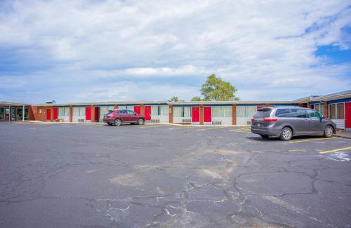 Independence Hotel | Lamplighter Inn By OYO Independence