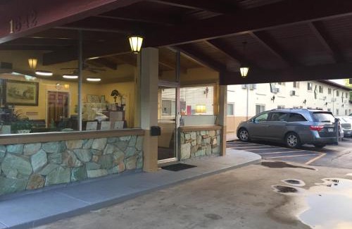 Longmont Hotel | Lamplighter Motel