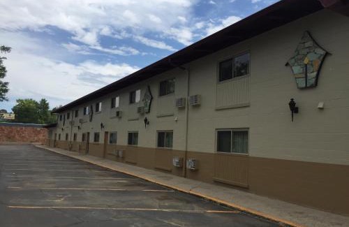 Longmont Hotel | Lamplighter Motel