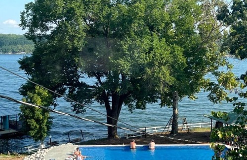 Camdenton Cabin | Lamplighter Resort