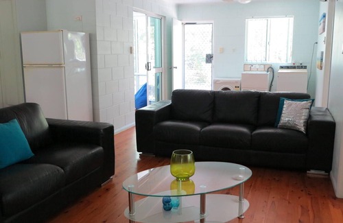 Arcadia Cottage | Lana's Cottage - Delightful, centrally located and spacious island cottage in tropical surrounds