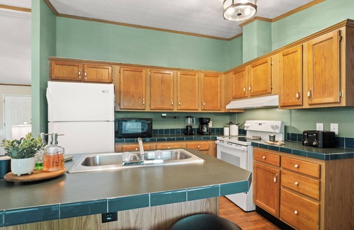 Negreet House | Lanan Lookout: Waterfront 3BR Retreat with Pier, Patio & Firepit