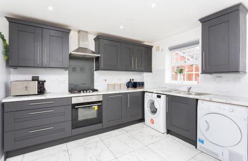 Chorley House | Lancers Close House