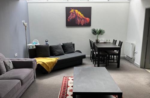 Burnham Apartment | Lancing Apartments - Spacious 2 Bed - Sleeps 6 - Burnham Village