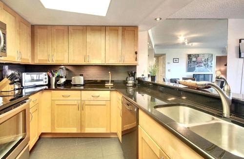 Sunset Beach House | Land's End 1-402 Bay Front - Premier